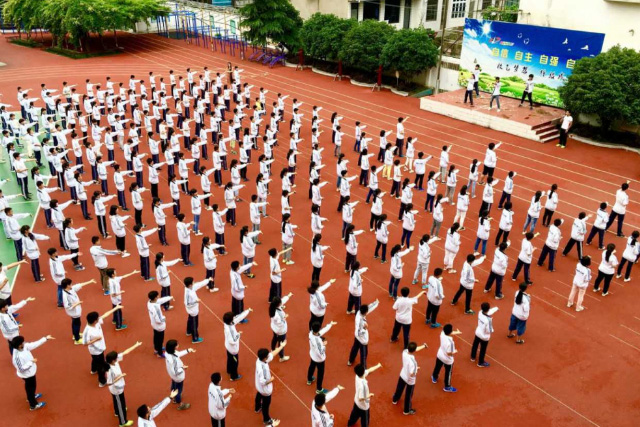 “少年强则国强” 武术进校园阳光教学